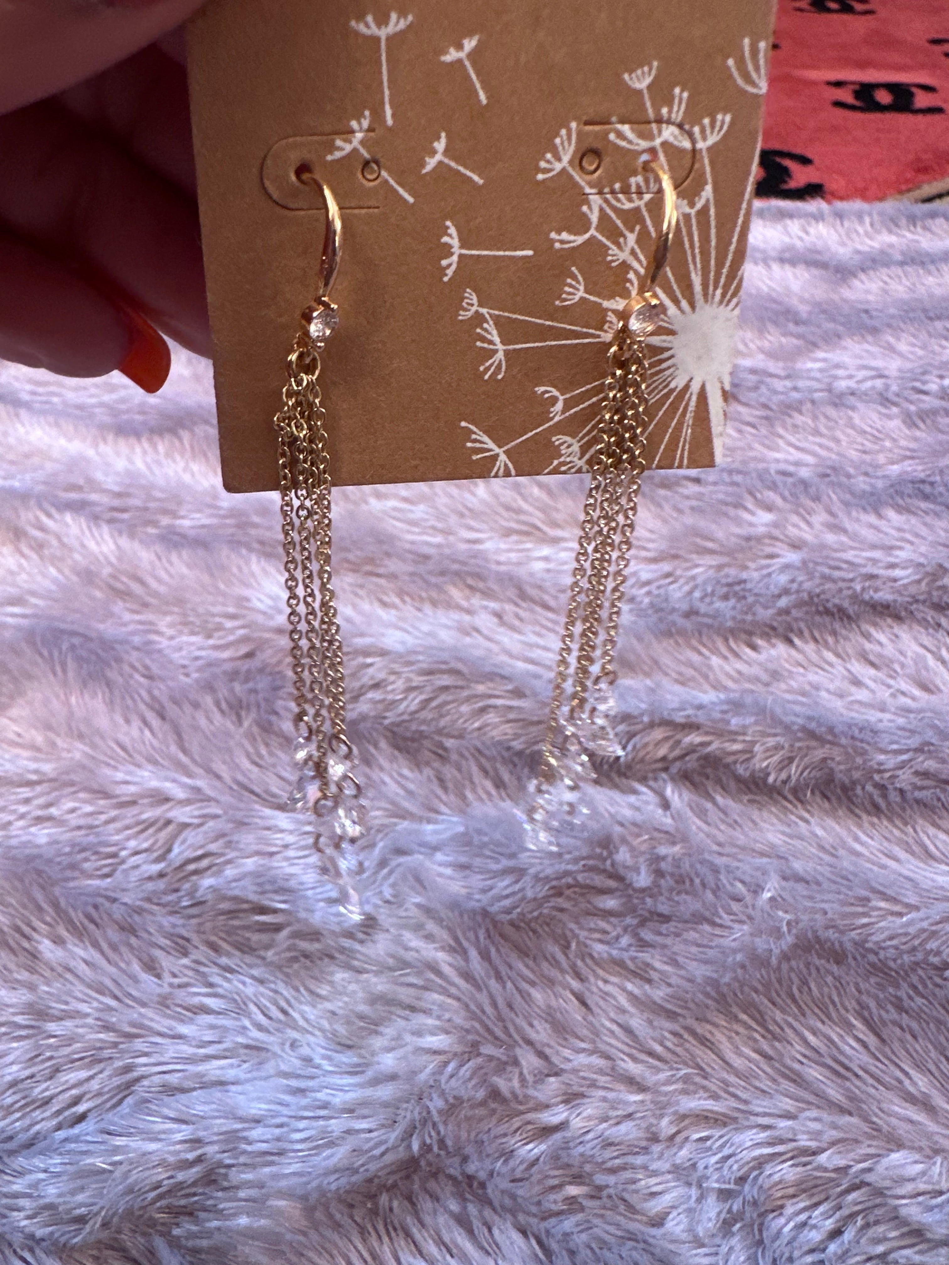 Dainty earrings ( New)