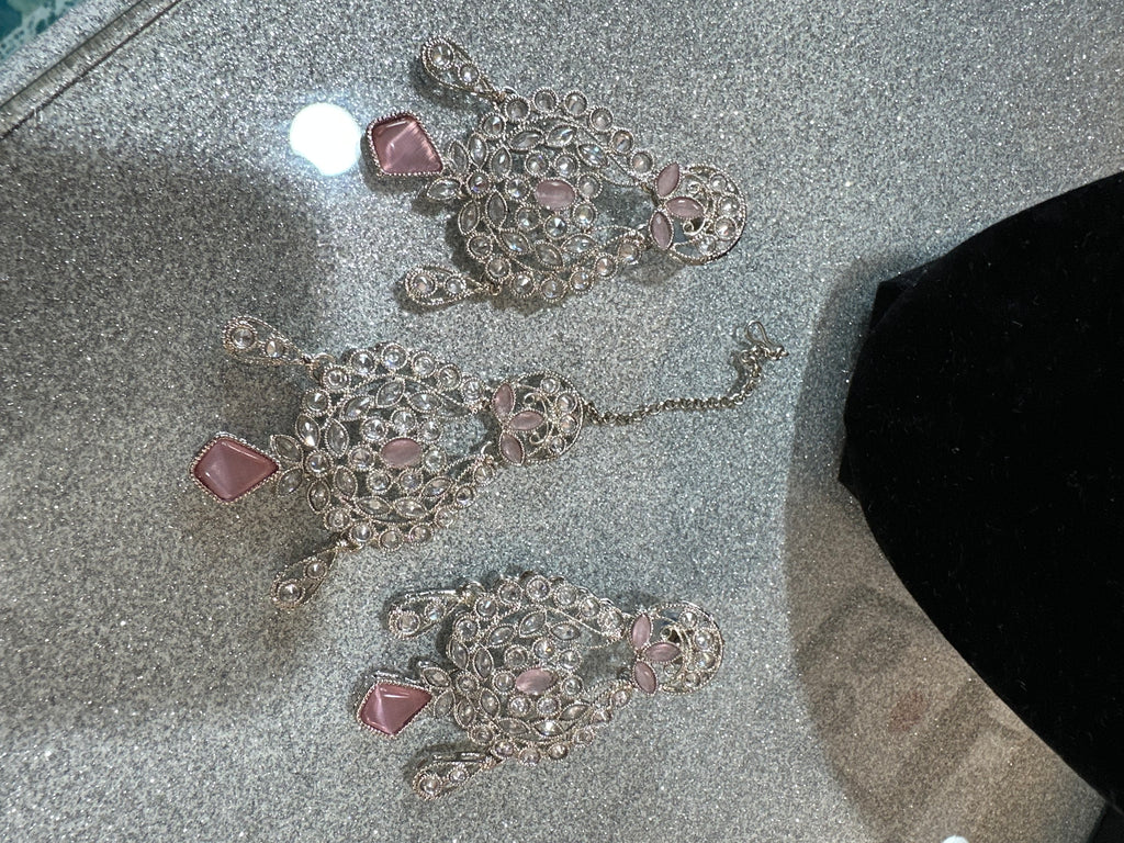 Pink and silver Indian style set with tiki