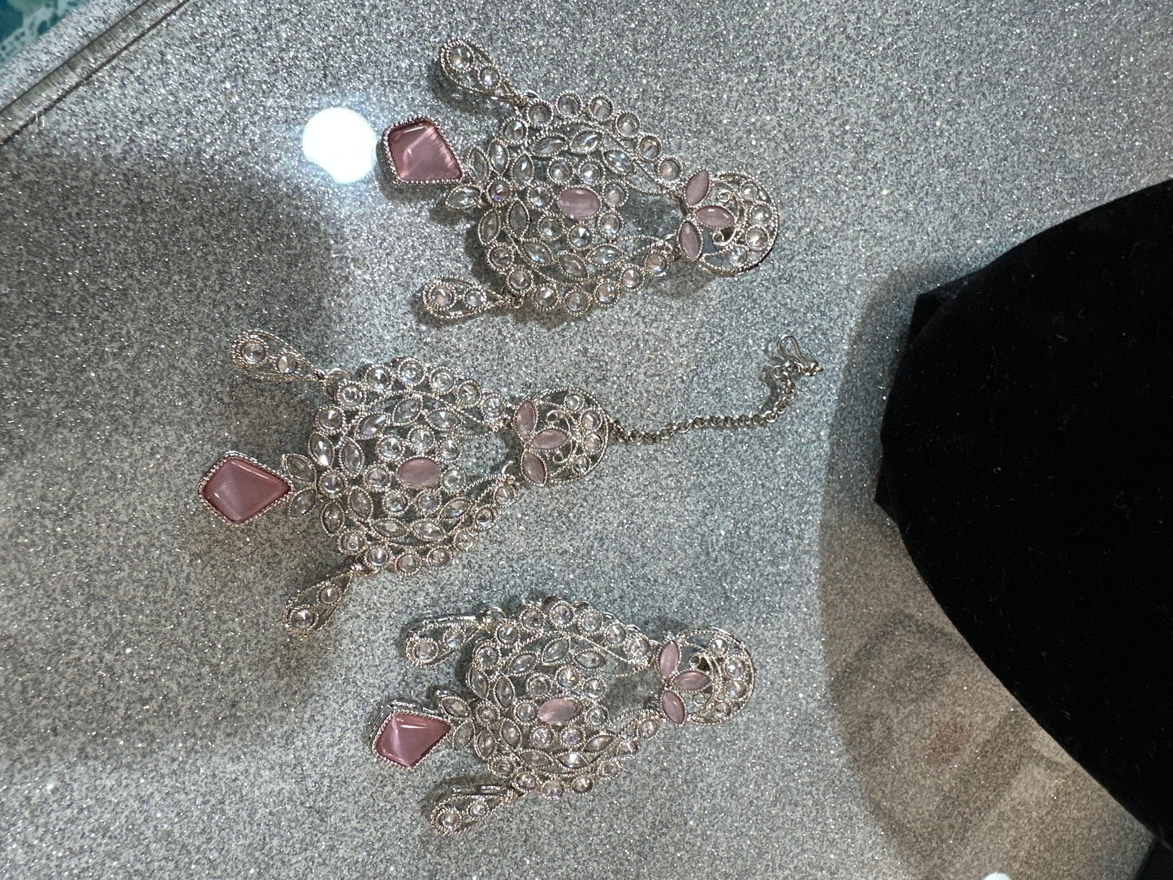 Pink and silver Indian style set with tiki
