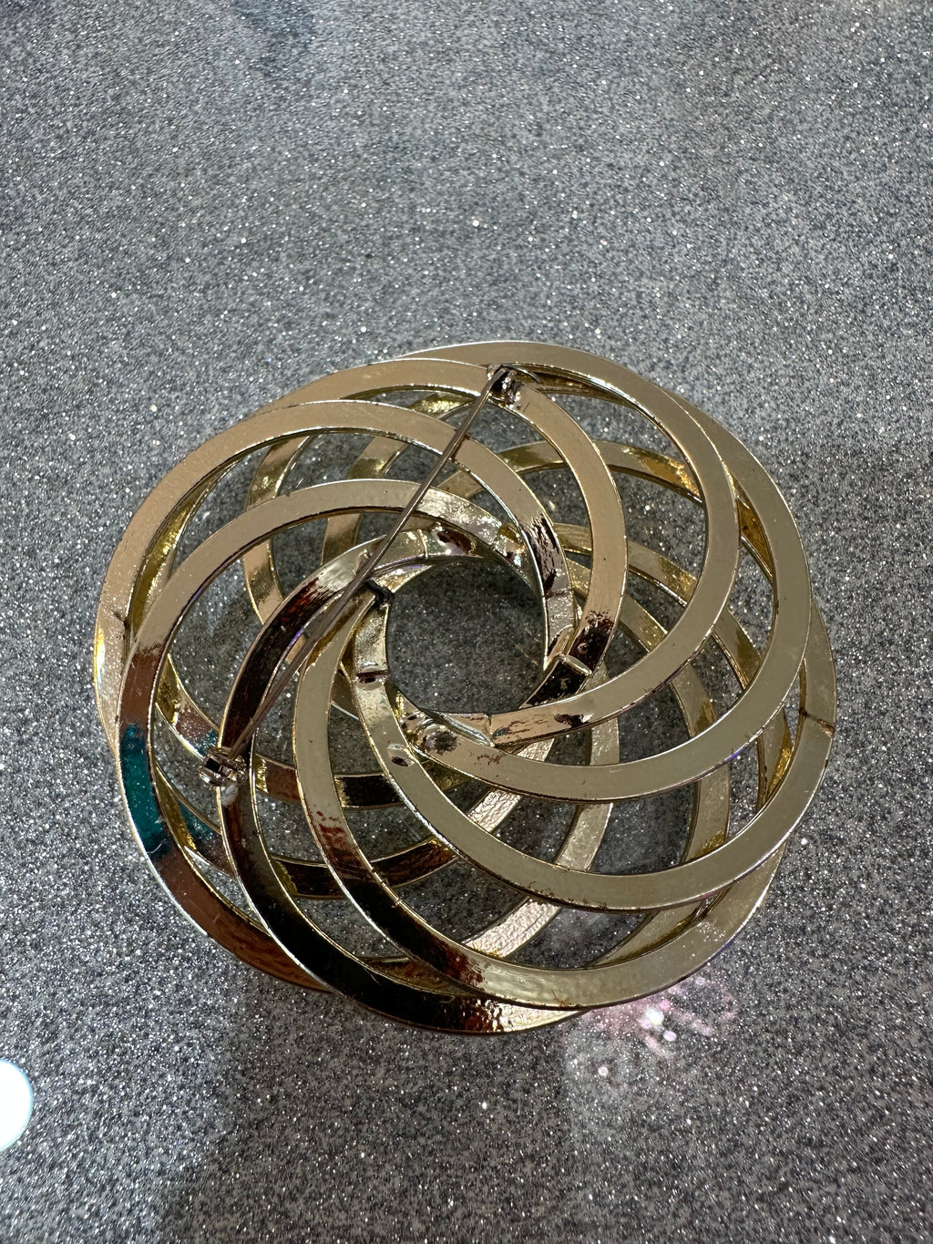 Vintage brooch gold