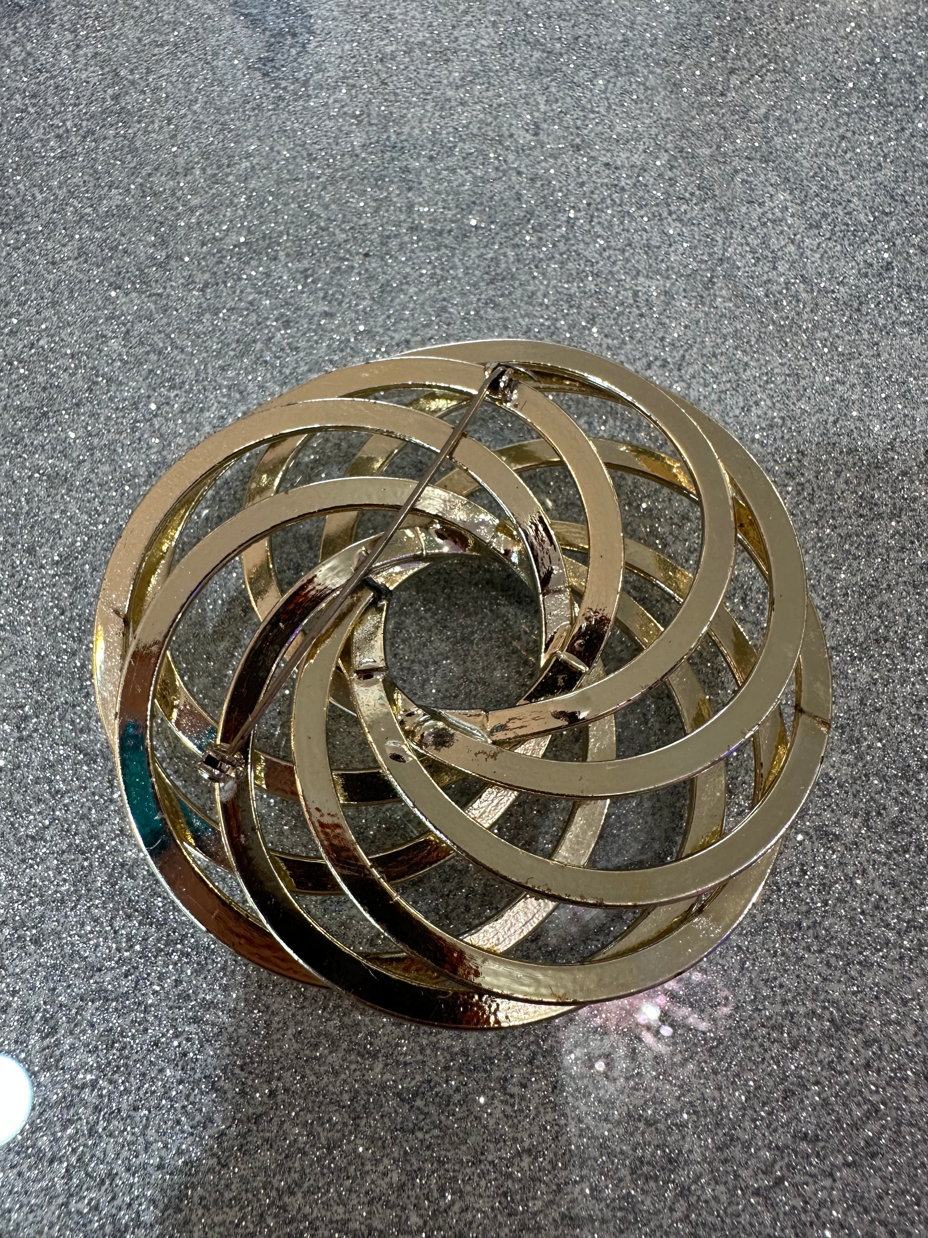 Vintage brooch gold