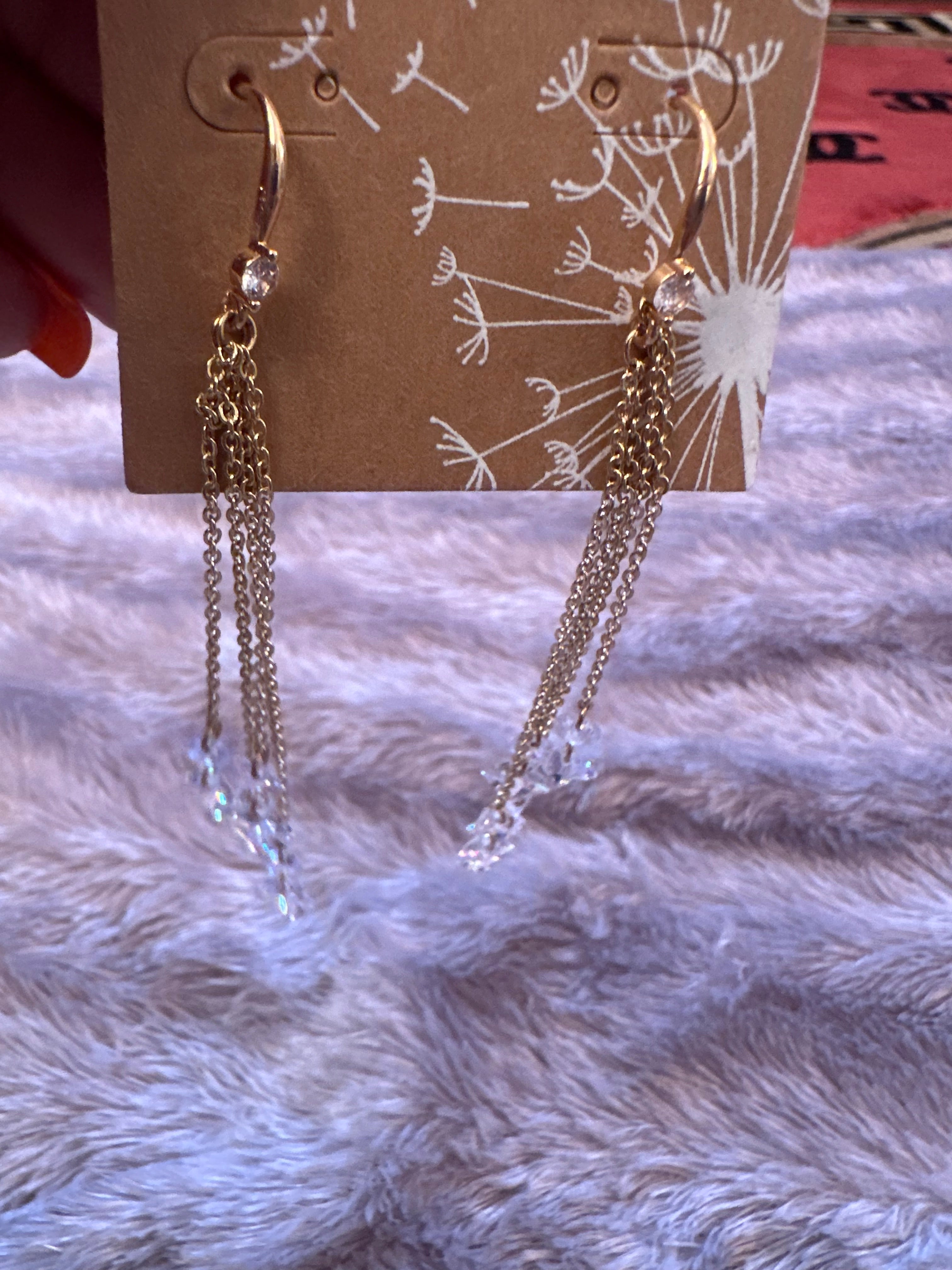 Dainty earrings ( New)