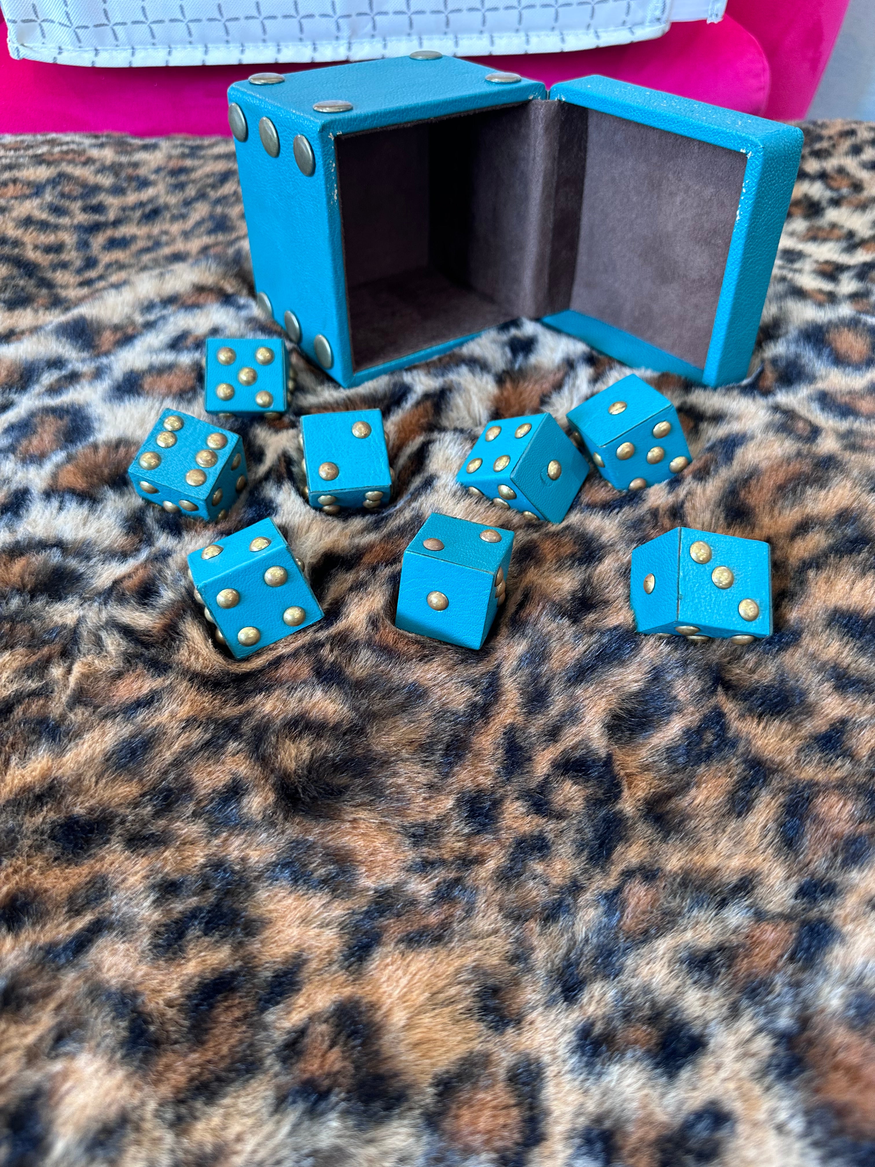 Vintage dice set