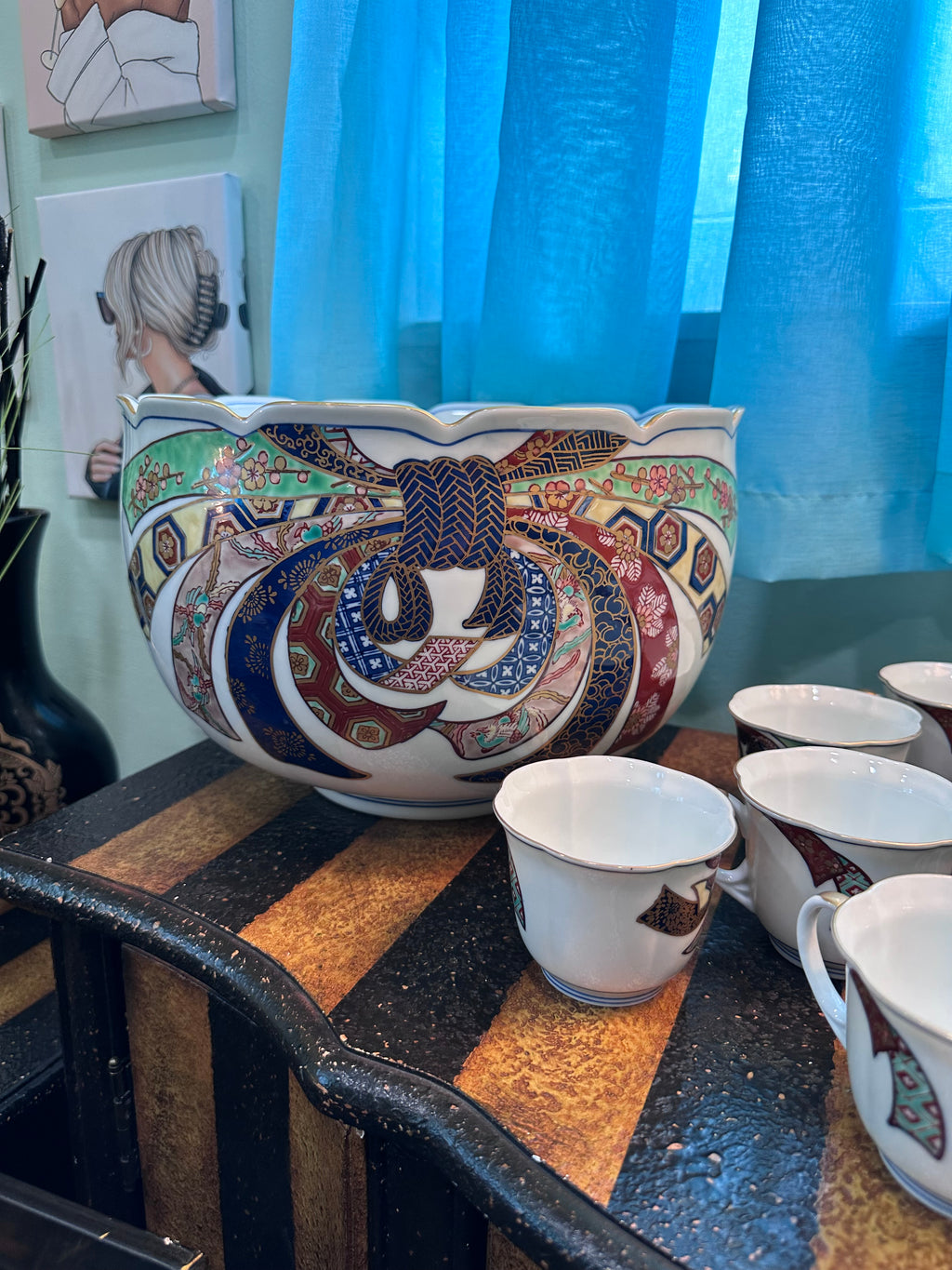 Gold Imari set 12 cups and 1 large bowl. $65 in store pick up