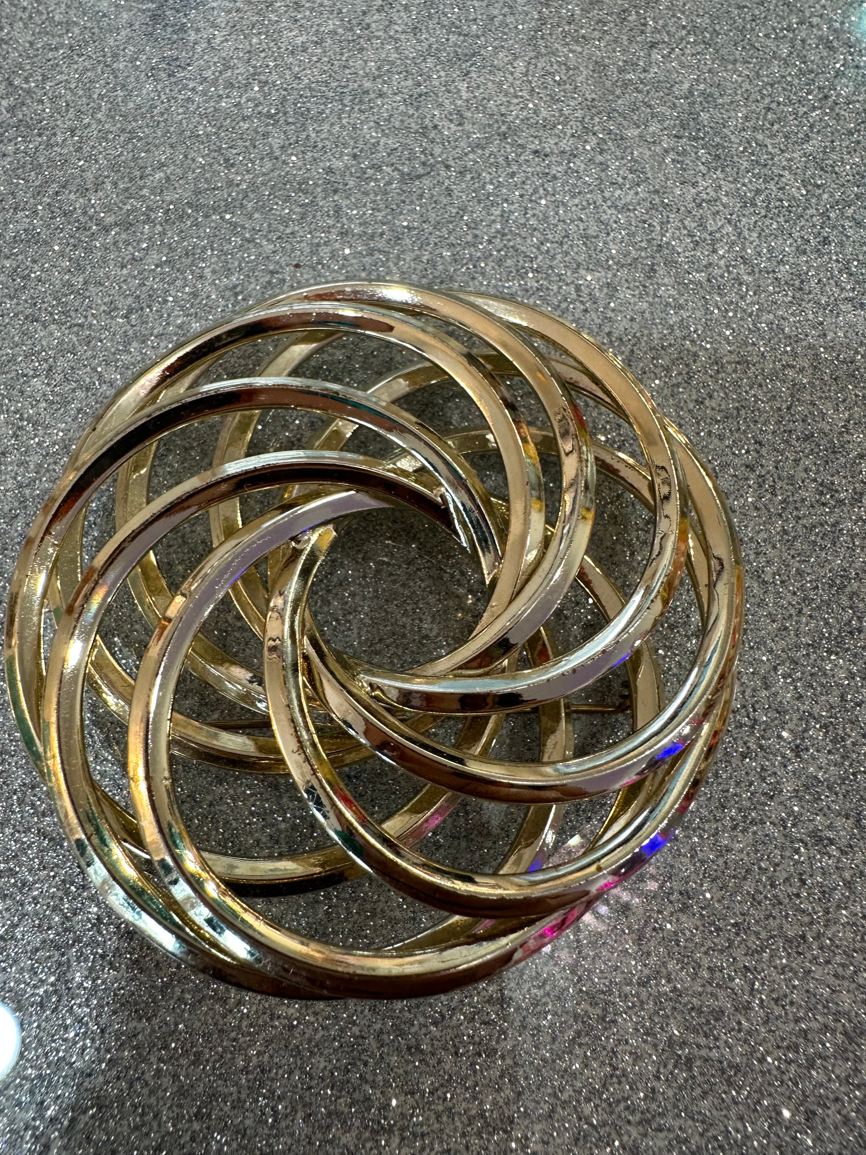 Vintage brooch gold