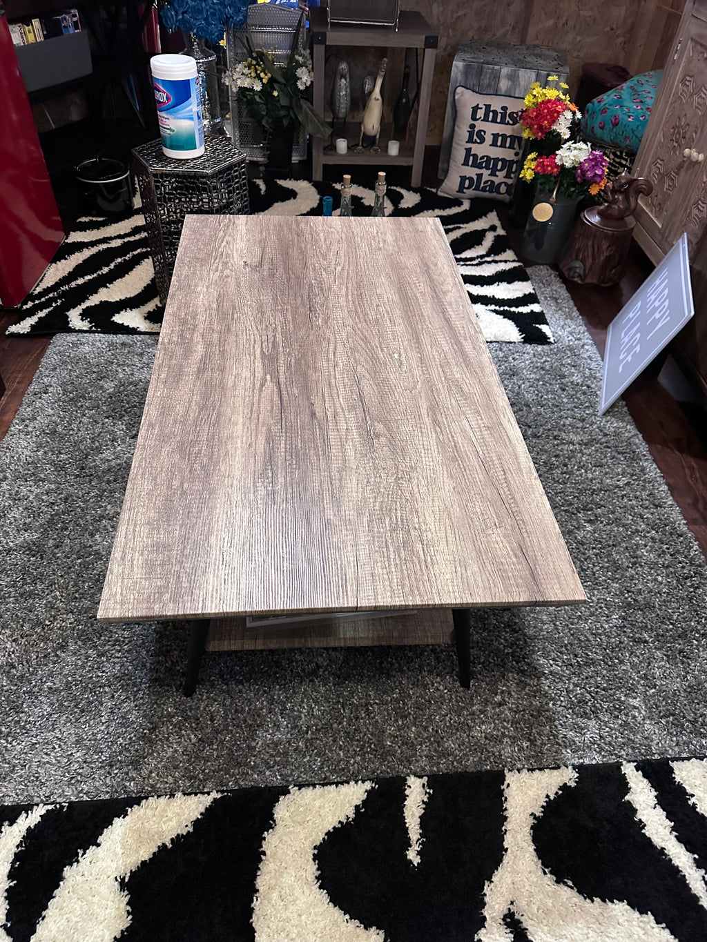 Coffee table! Strong and sturdy- in store pick up only