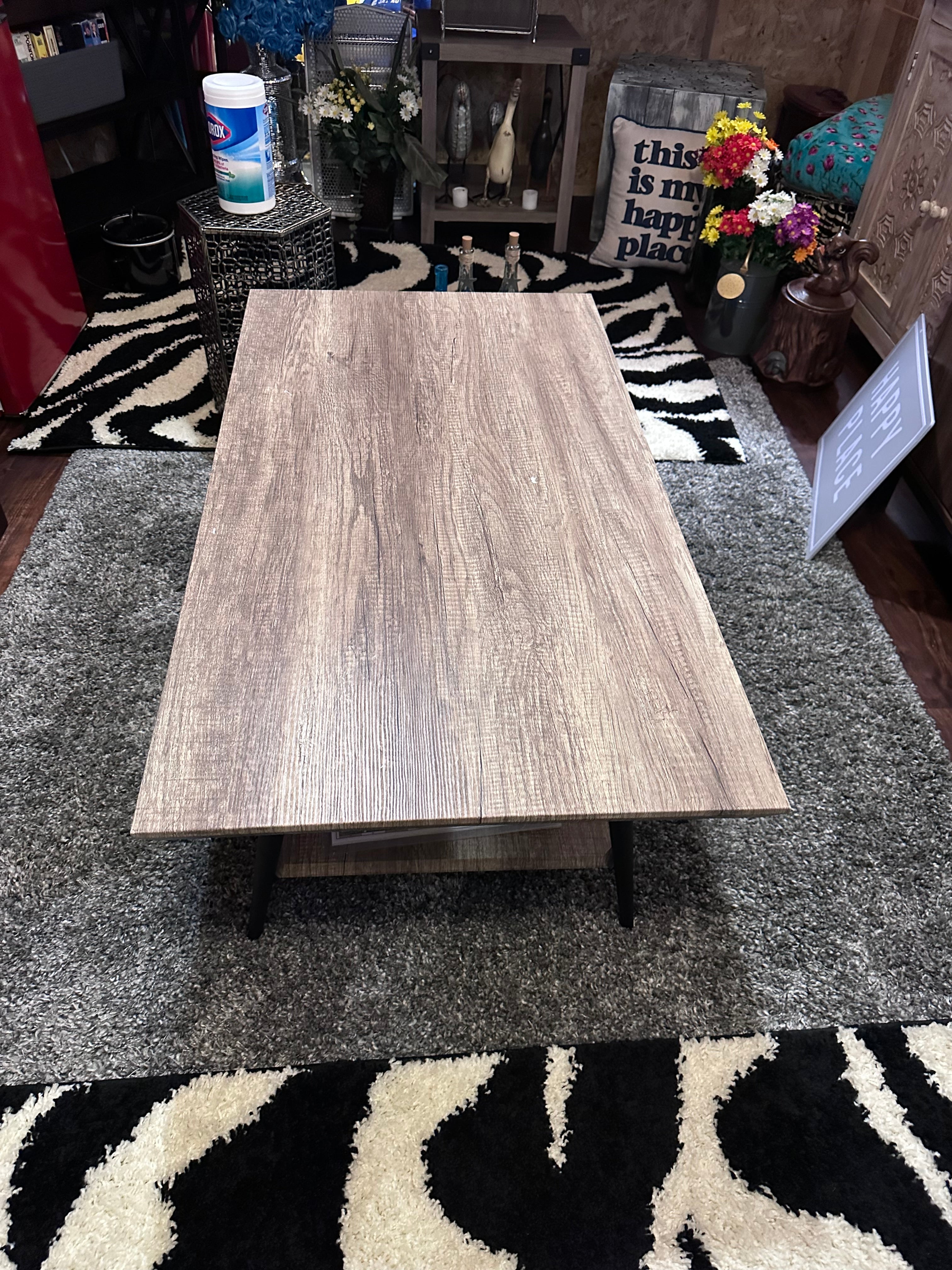 Coffee table! Strong and sturdy- in store pick up only