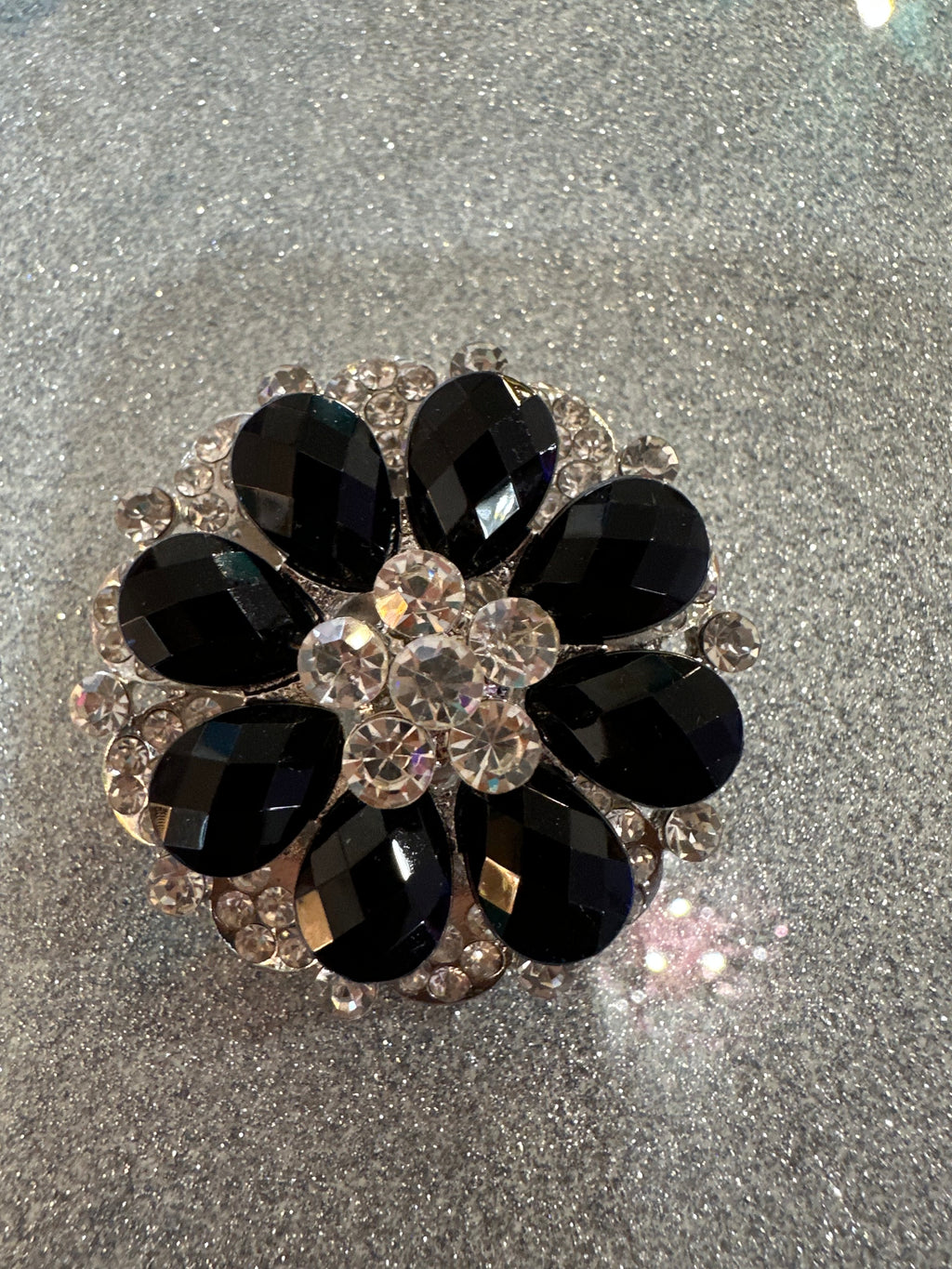 Brooch black with diamonds