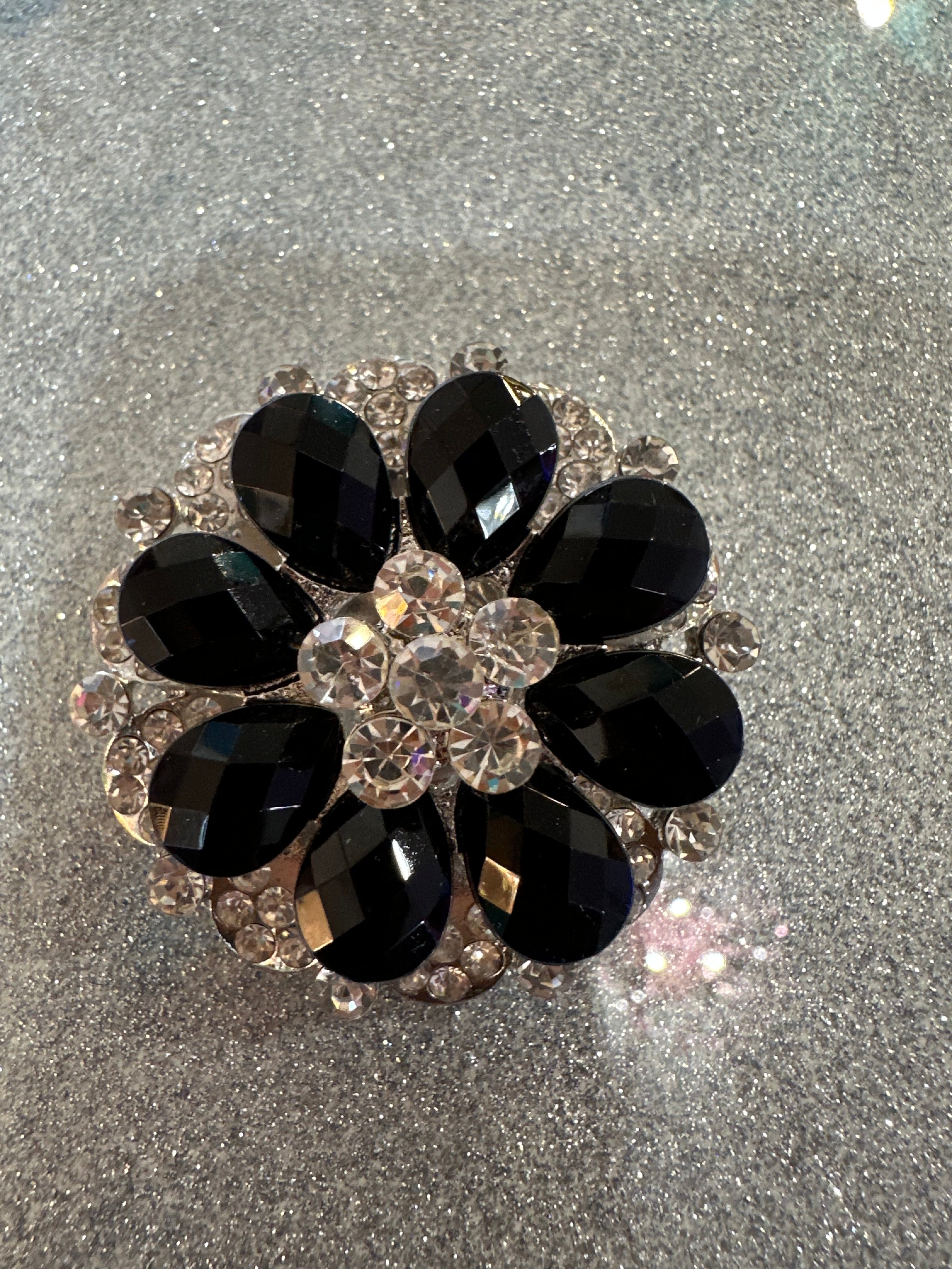 Brooch black with diamonds