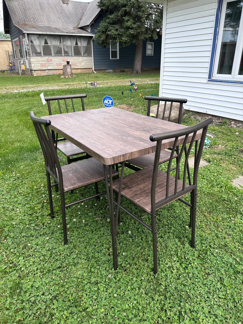Table with 4 chairs (in store pickup only)