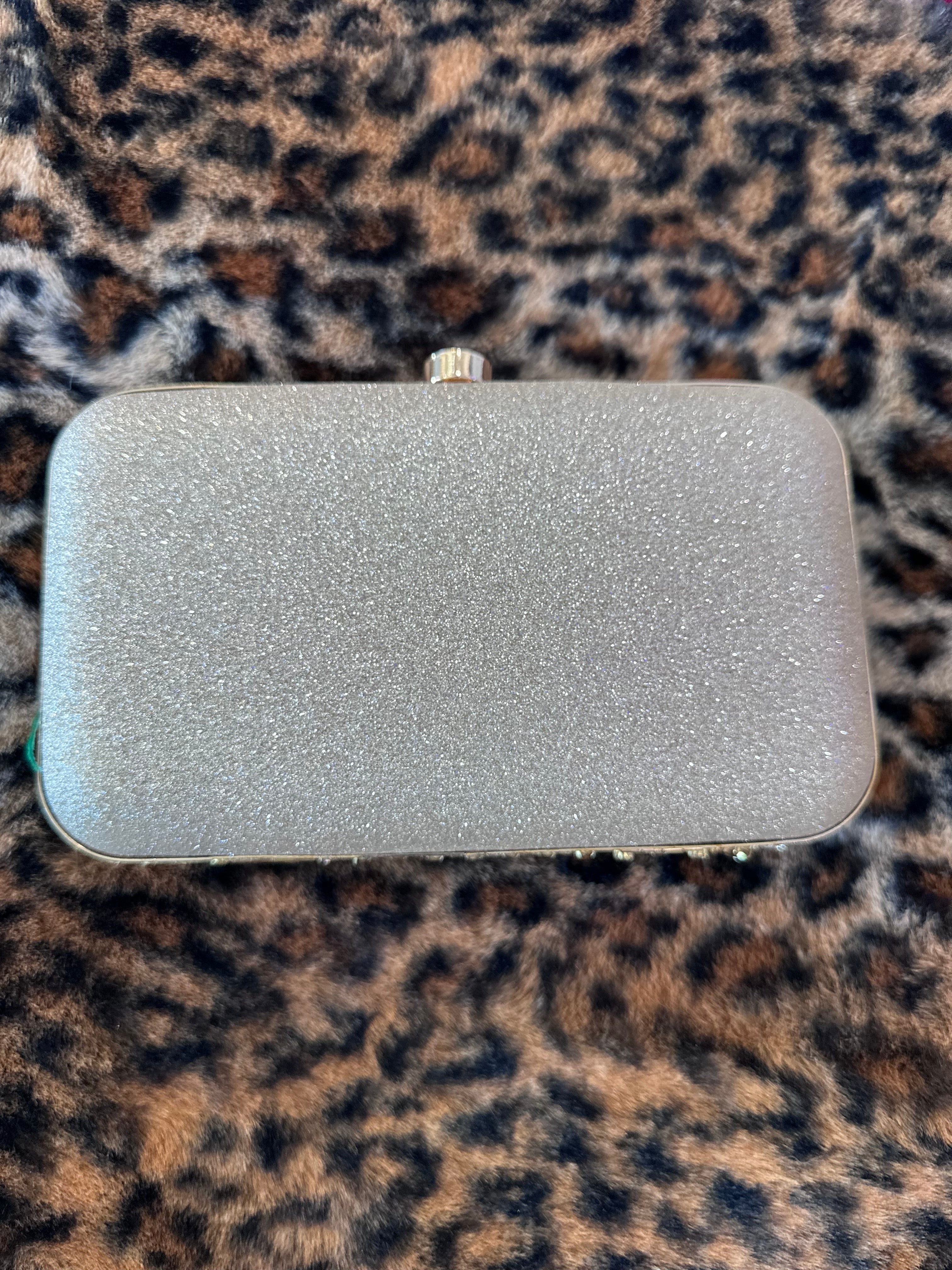 Some missing stones( no refillable stones available)