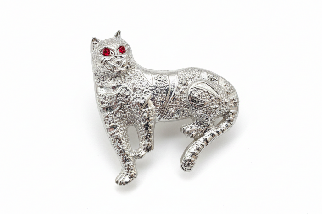 Cat vintage brooch red eyes