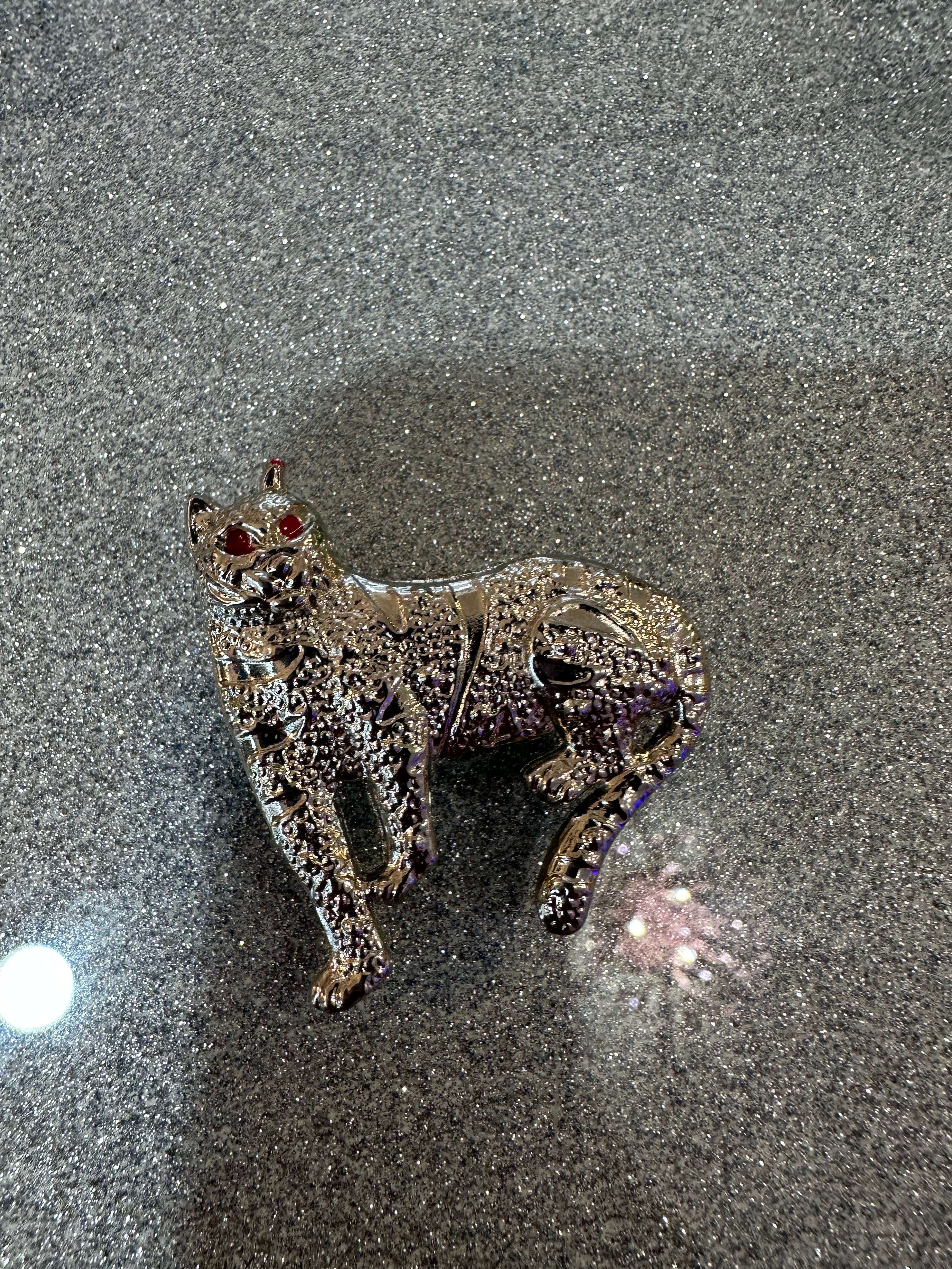 Cat vintage brooch red eyes