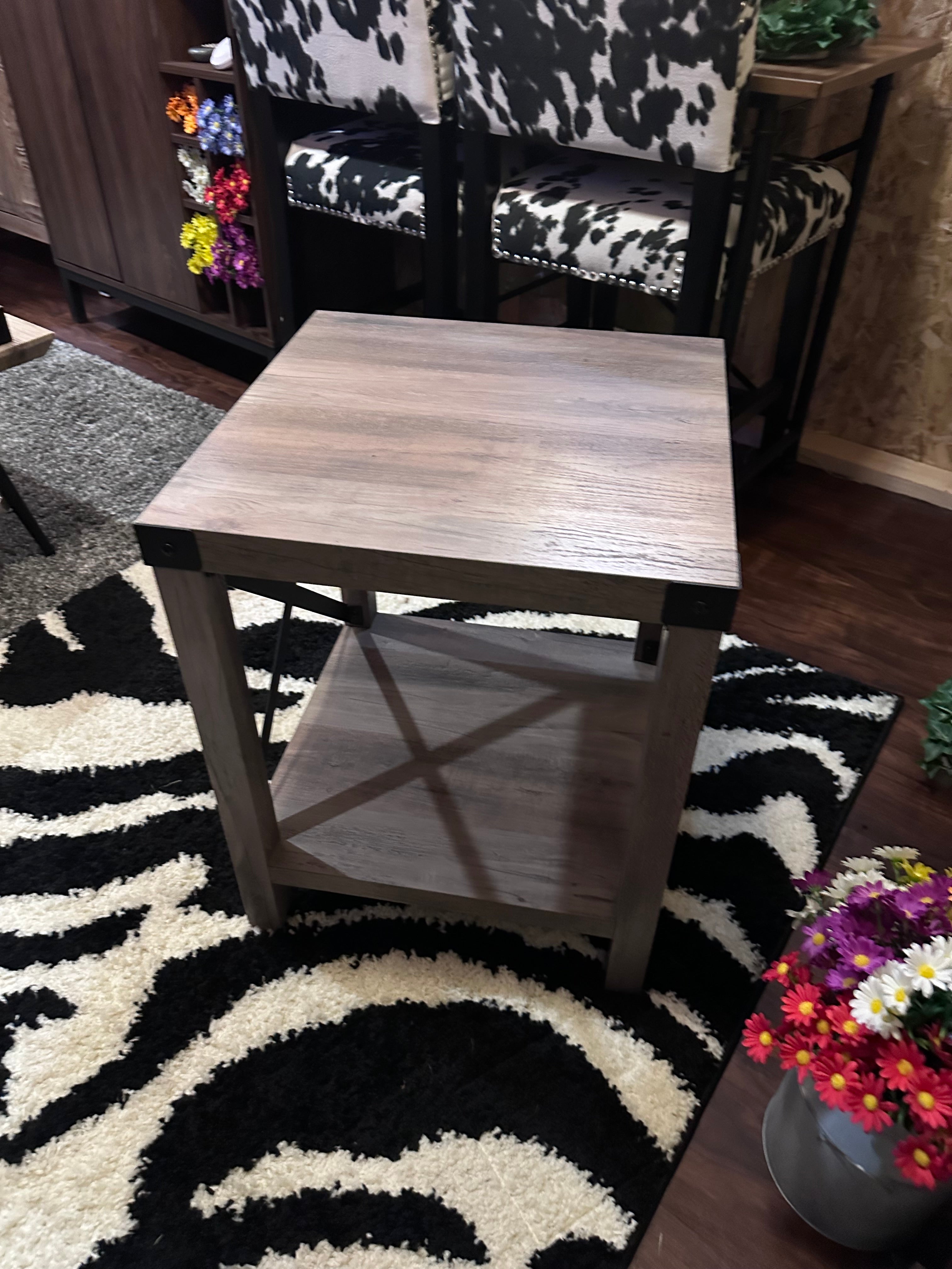 Two end tables ( excellent condition) in store pickup only)