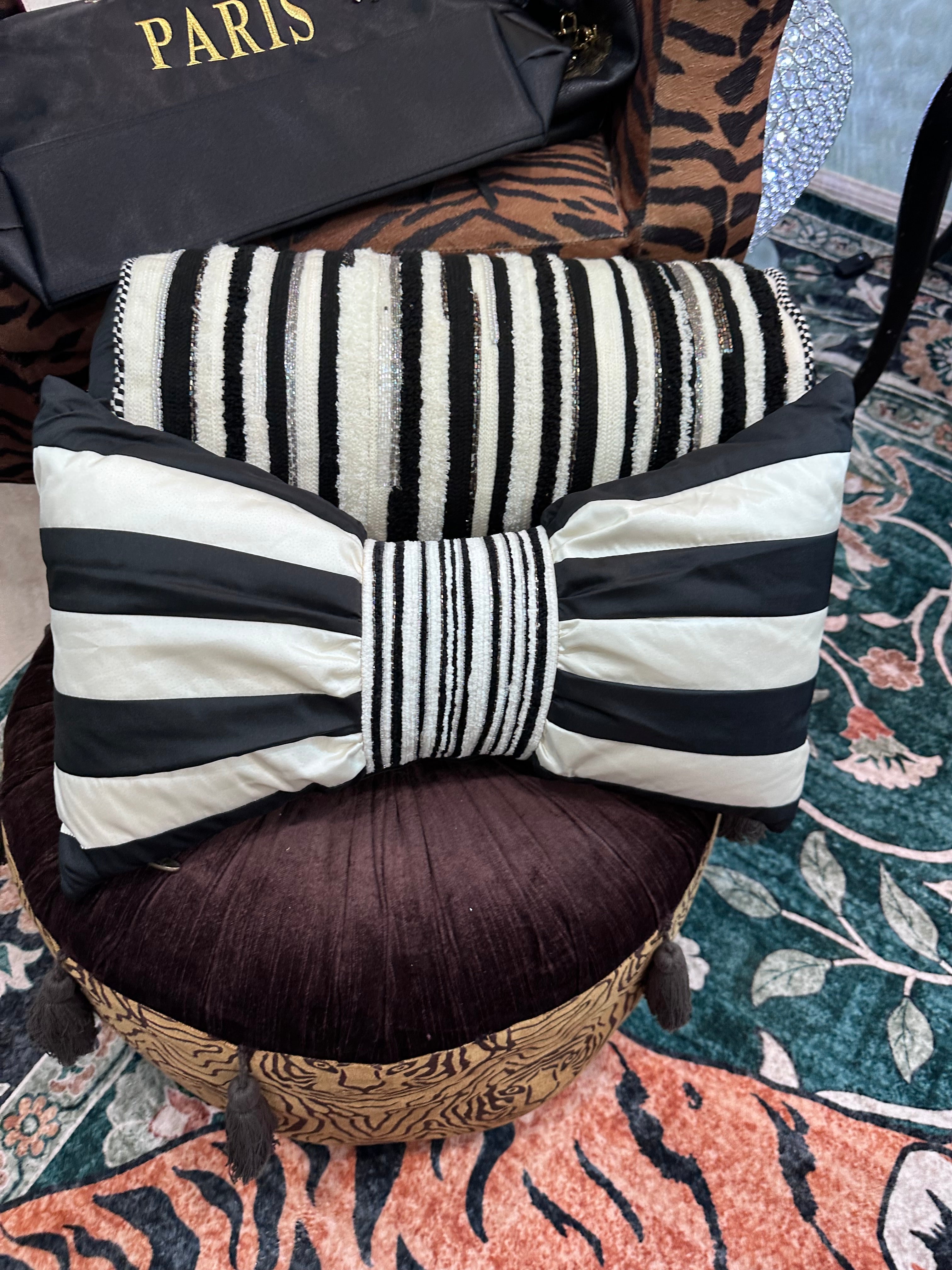 Black and White decorative pillows sold as set( in store pick up only)