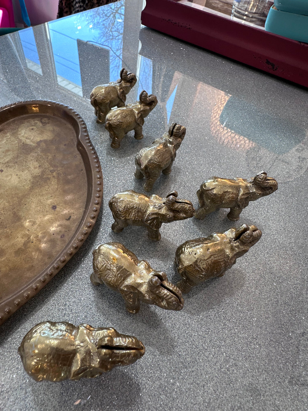 Decorative 8 elephants with tray! Brass set