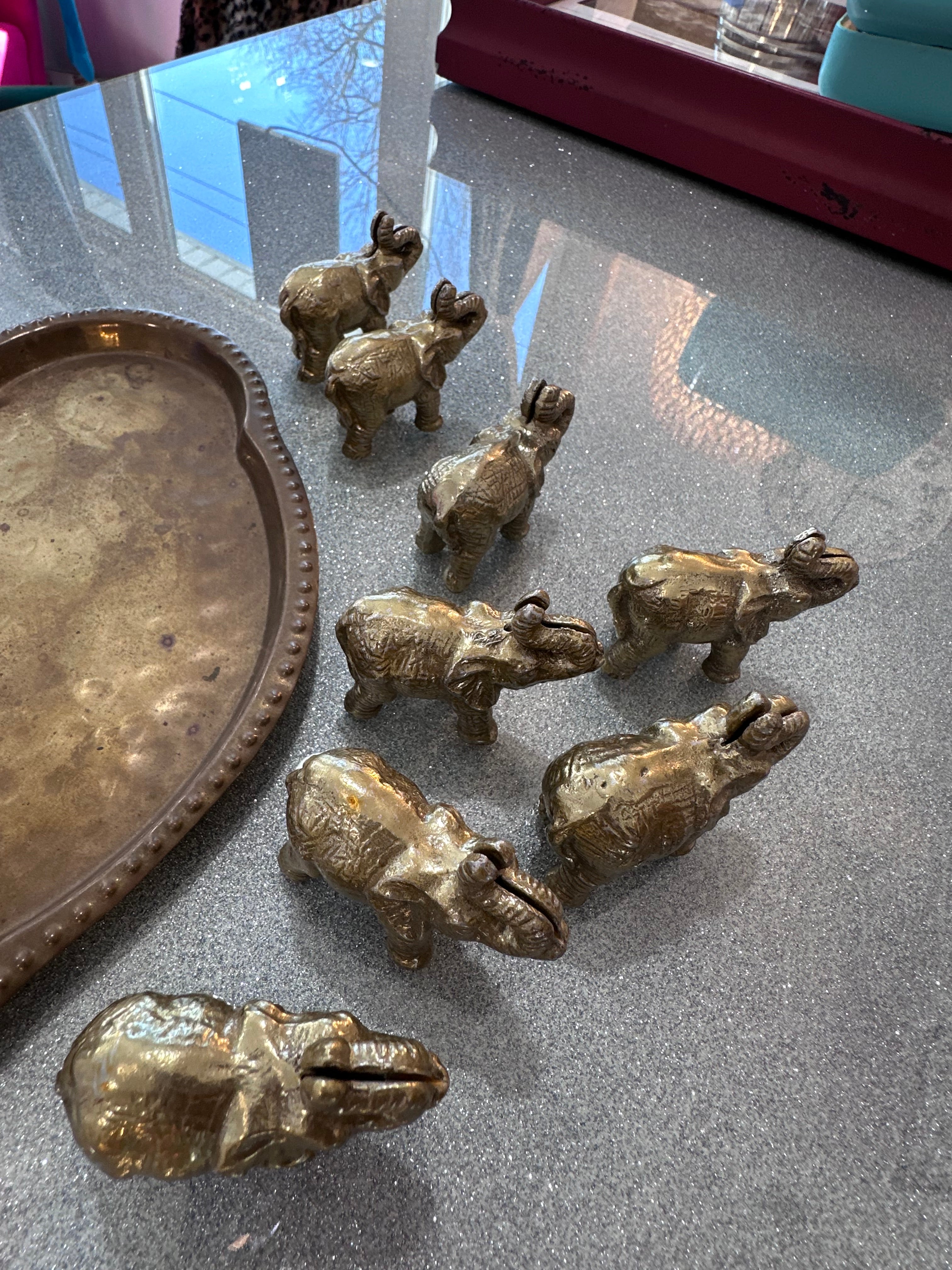 Decorative 8 elephants with tray! Brass set