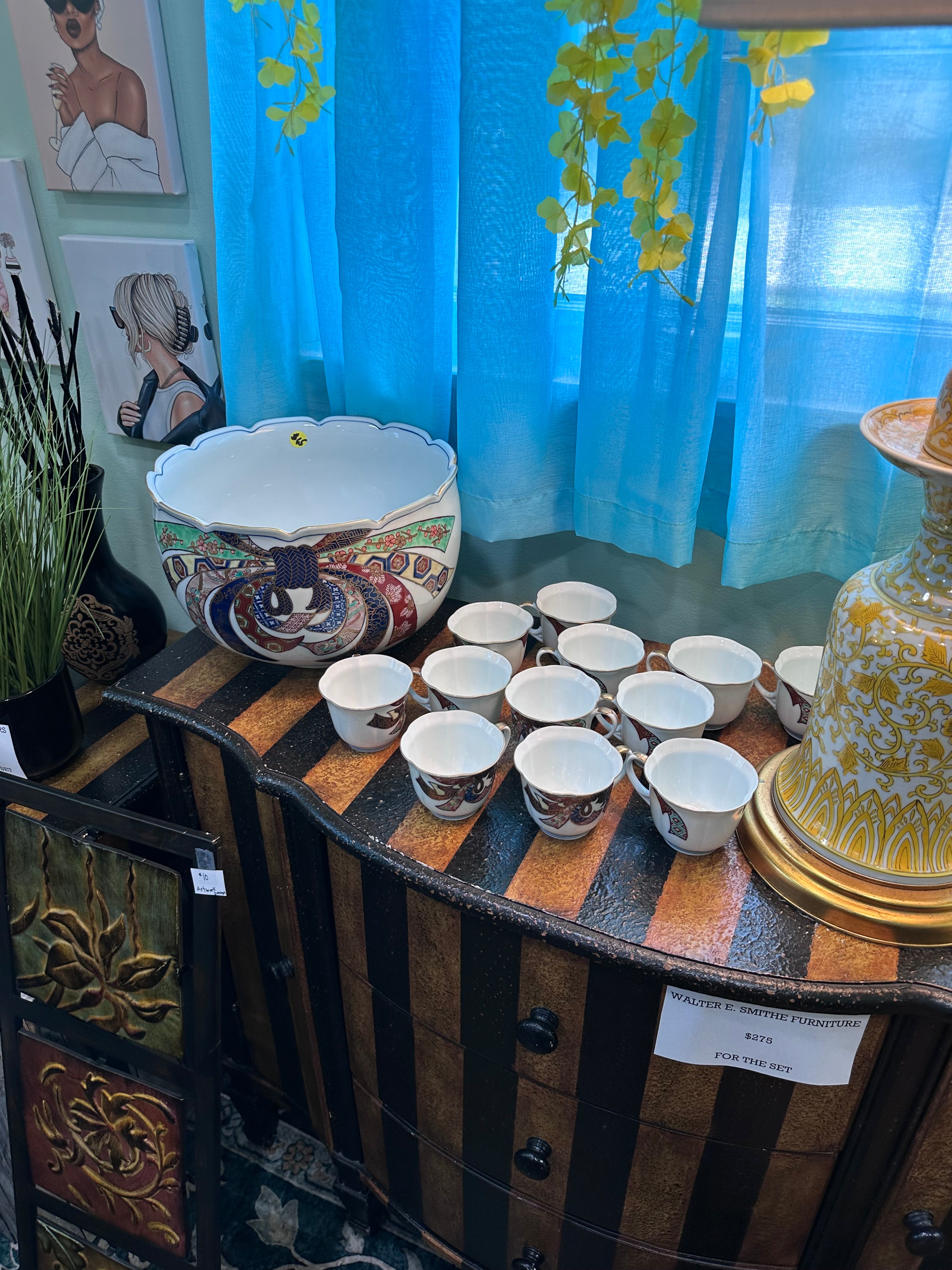 Gold Imari set 12 cups and 1 large bowl. $65 in store pick up