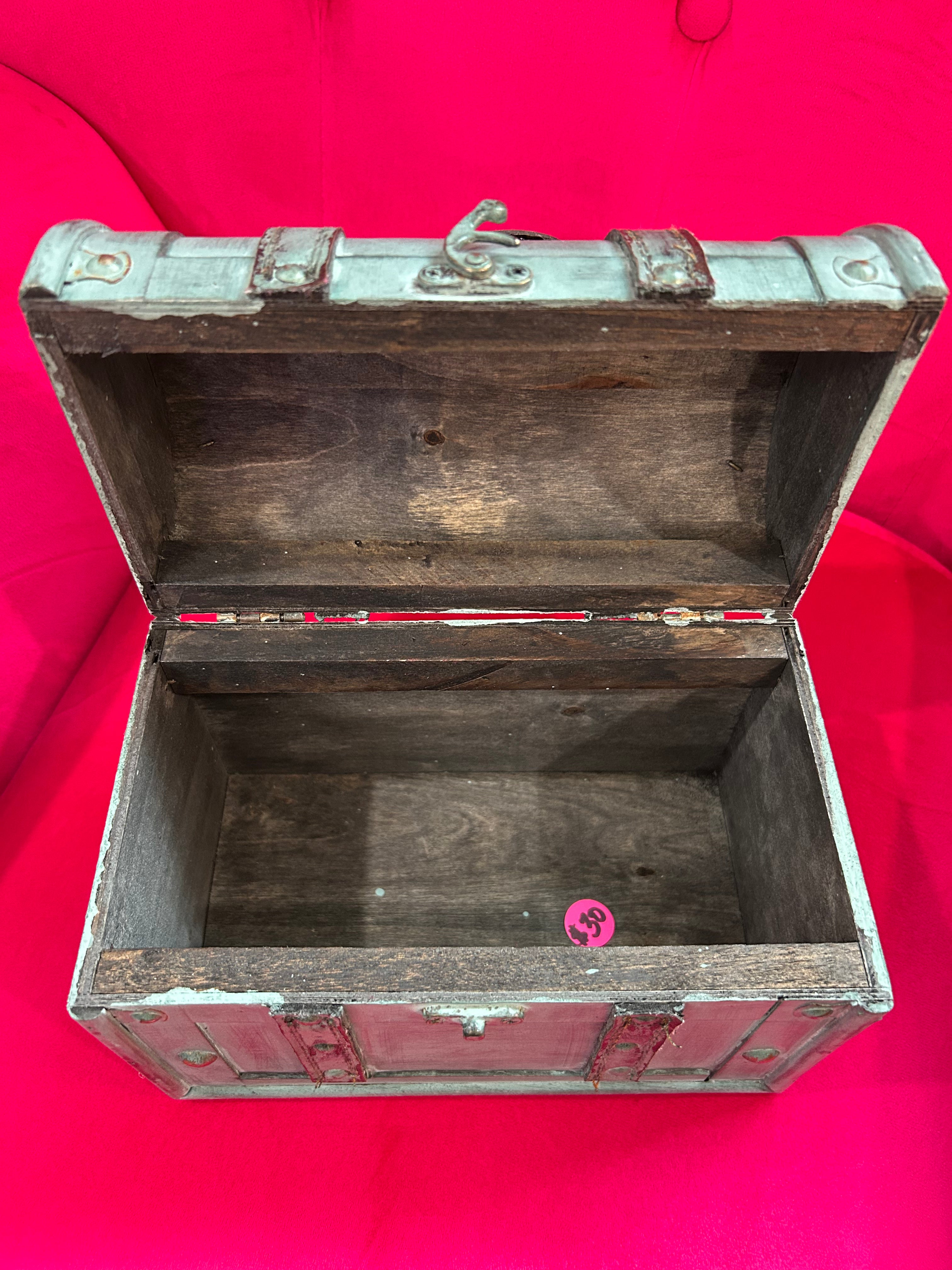 Small decorative chest or can be used as a small purse