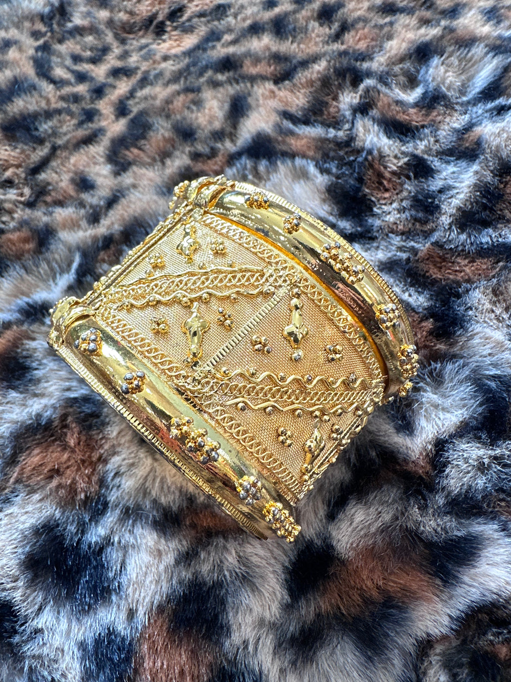 Gold bracelet (some blemishes)