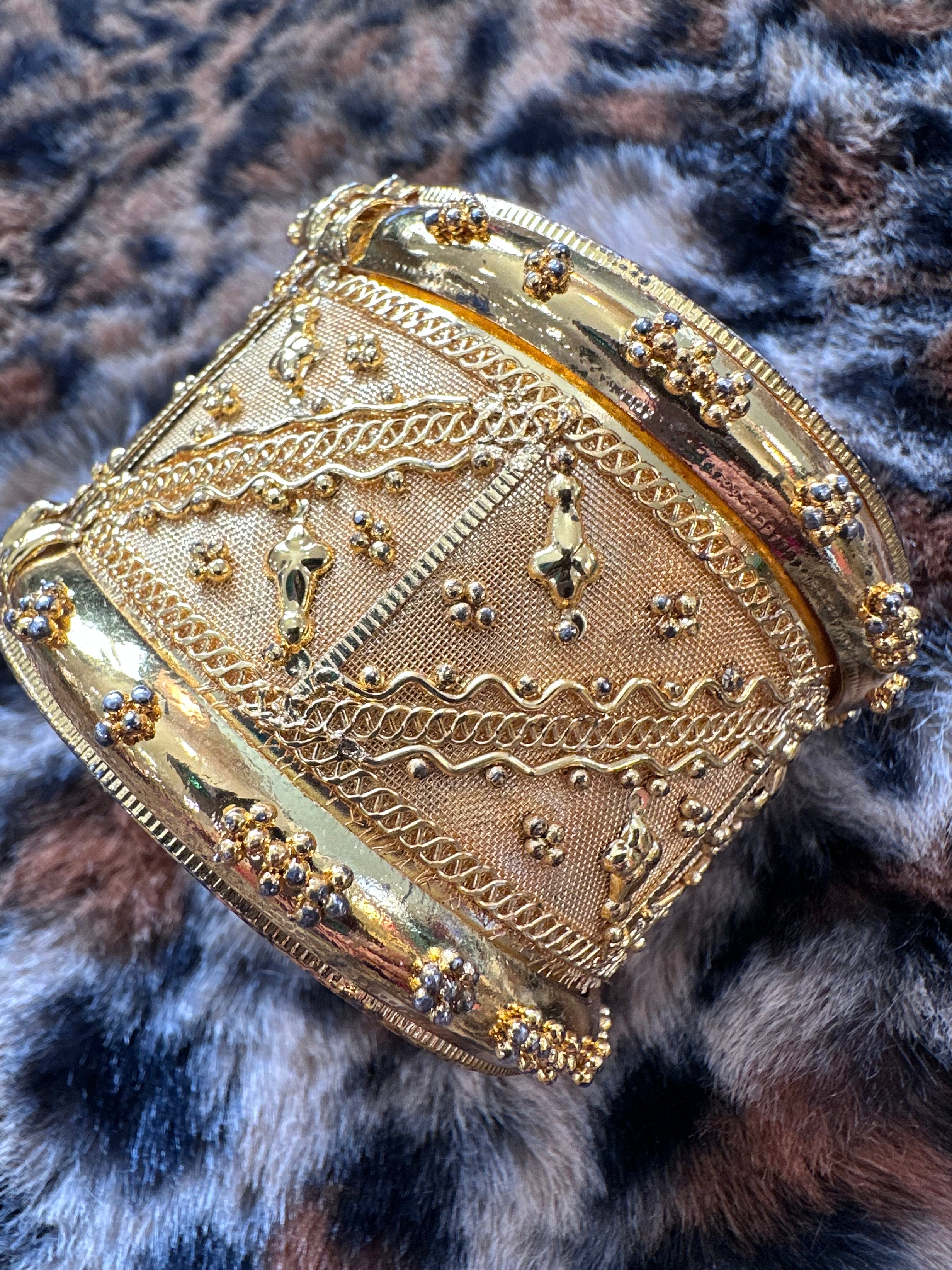 Gold bracelet (some blemishes)