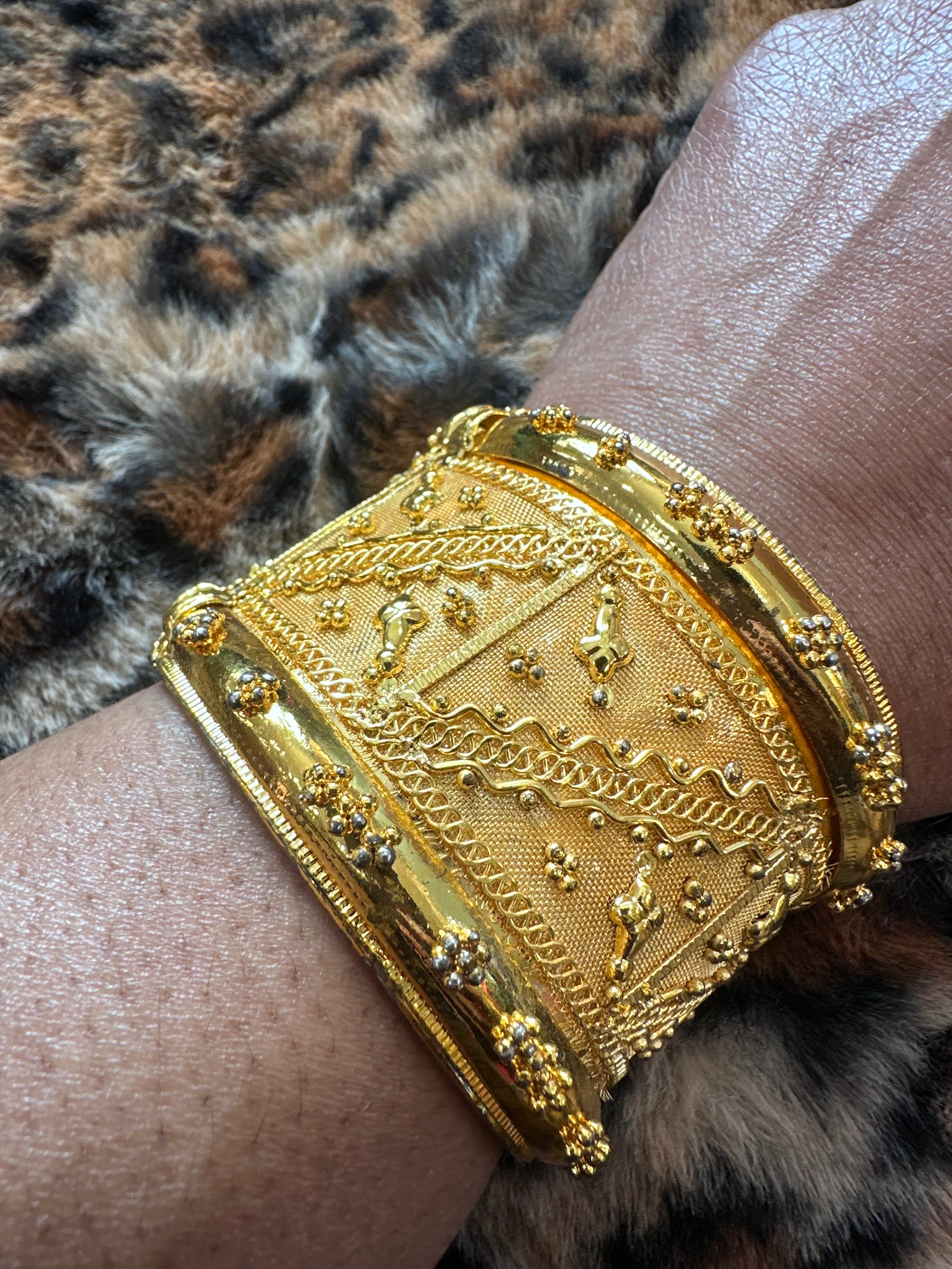 Gold bracelet (some blemishes)