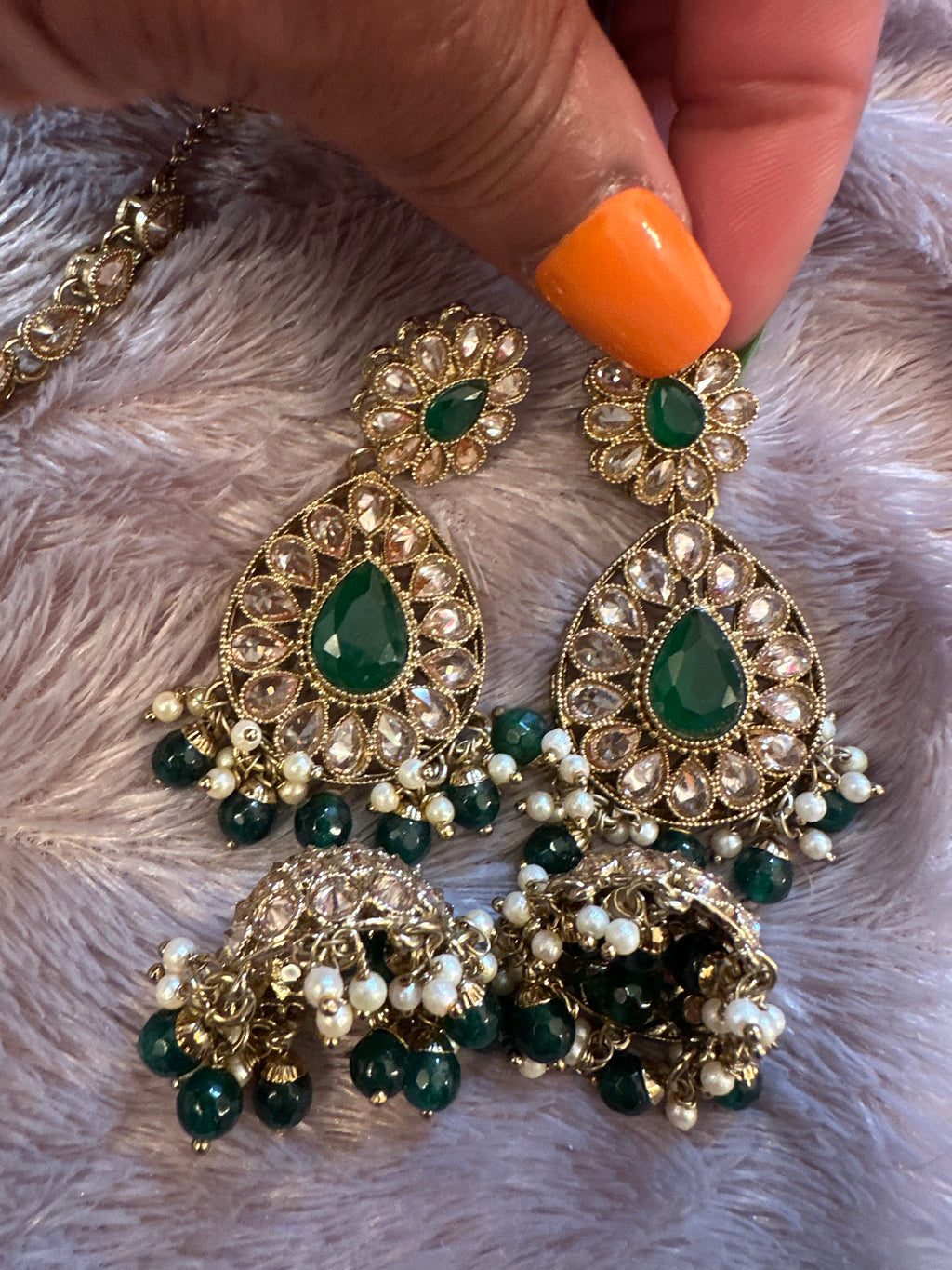 Incredible Indian Set( 2 pairs of earrings, necklace and tikki