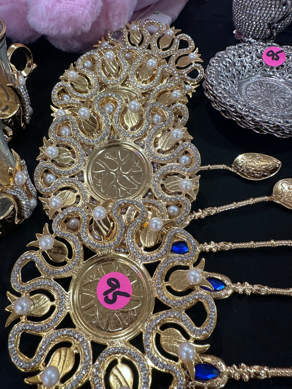 Gorgeous Tea Set for you and friends (Gold)with pearls