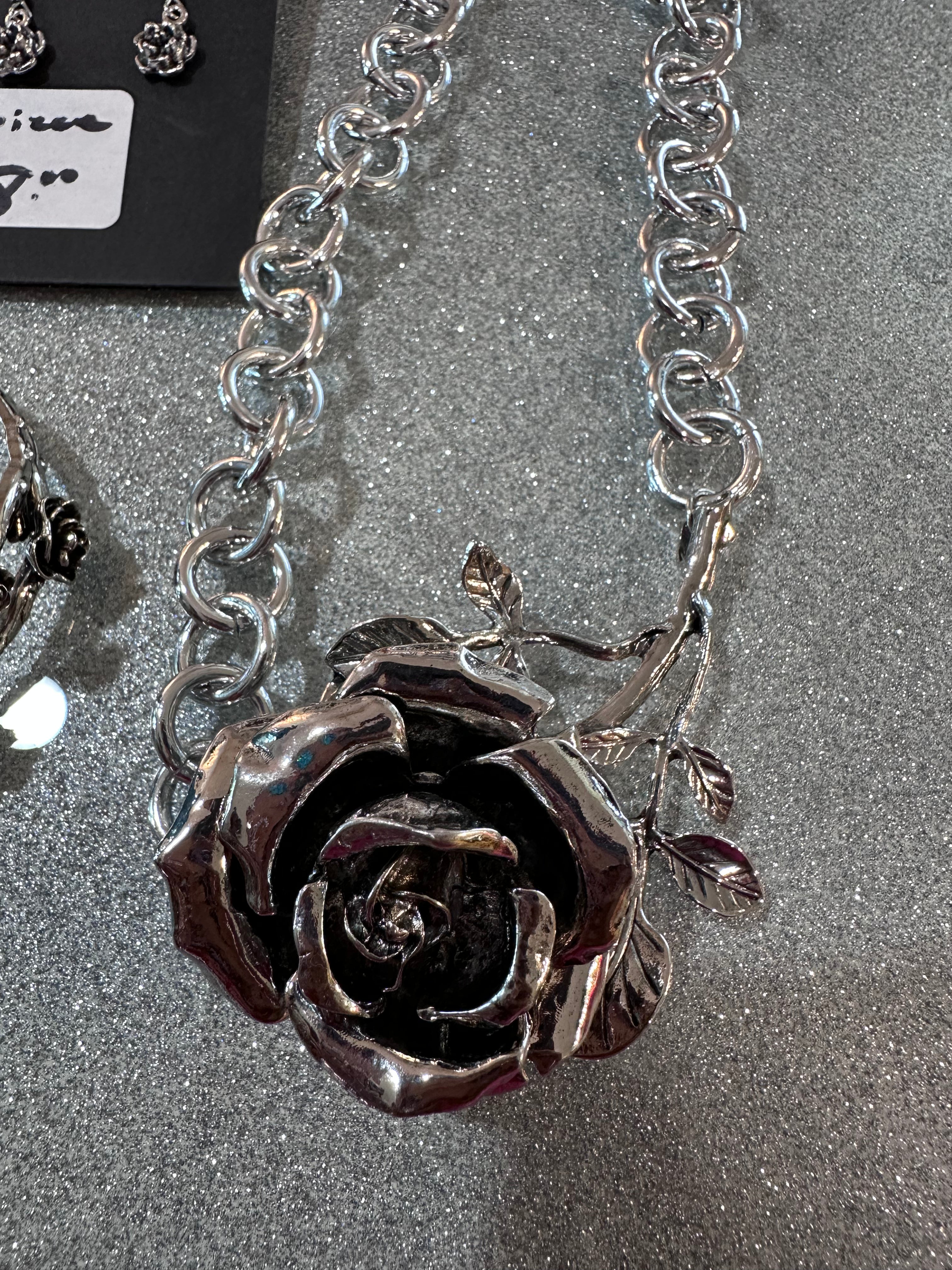 3 piece set for only $8 Brand New flower set