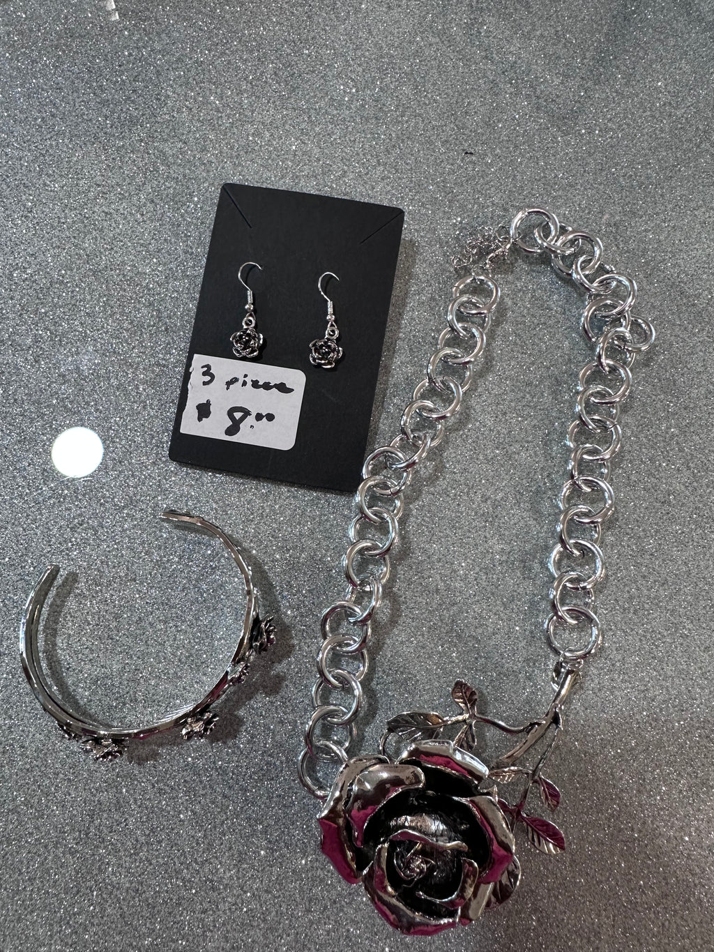 3 piece set for only $8 Brand New flower set
