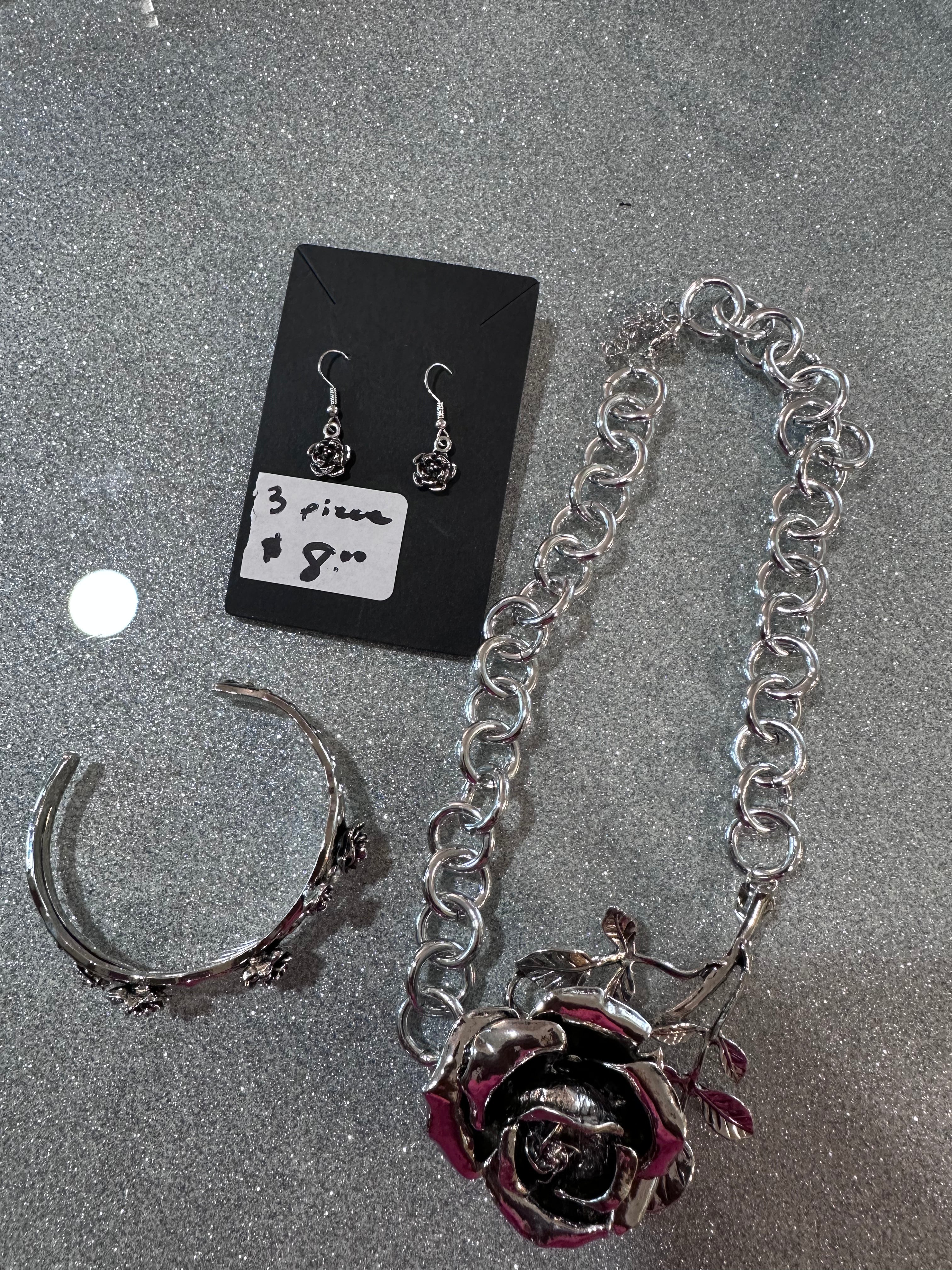 3 piece set for only $8 Brand New flower set