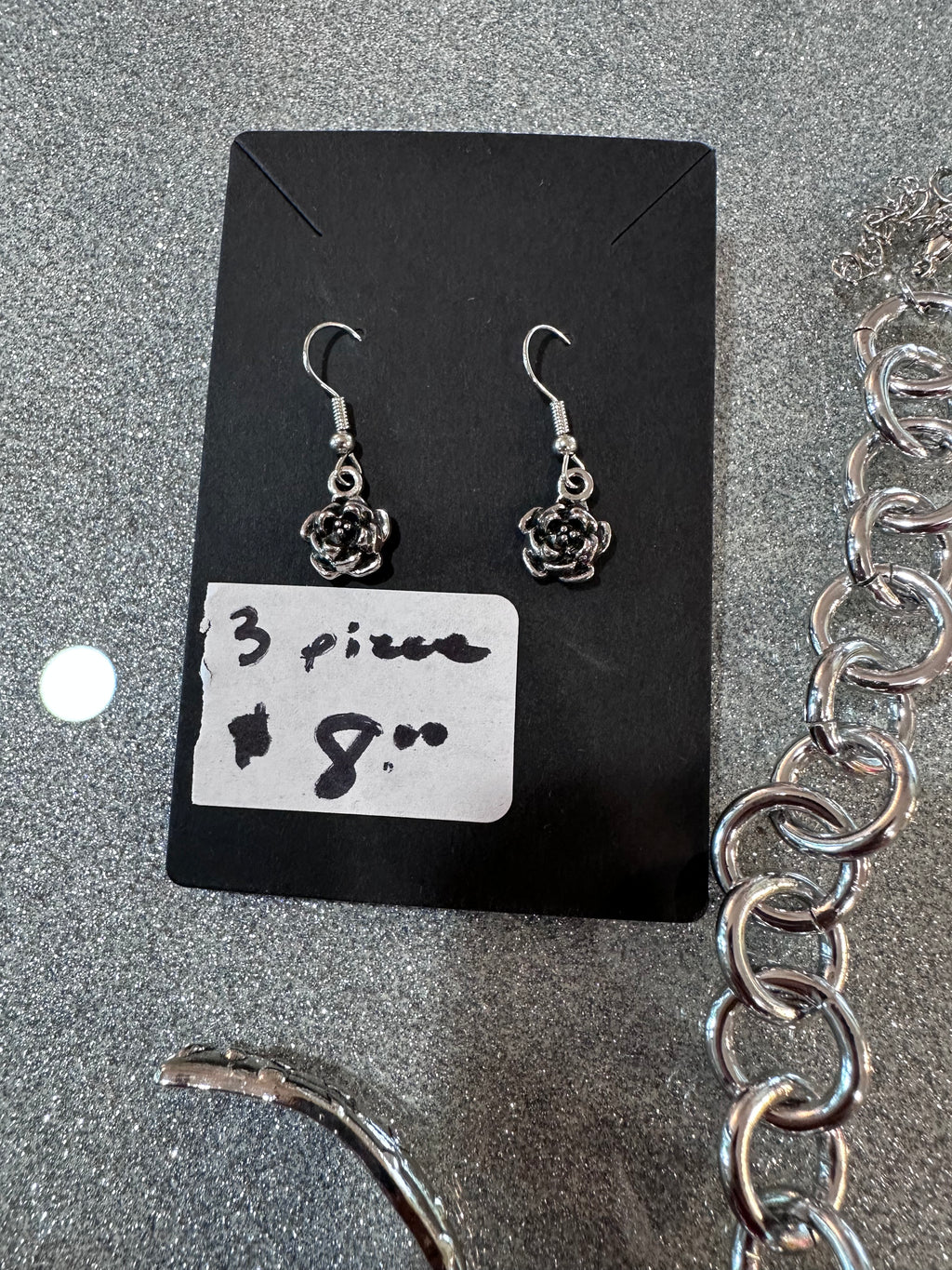 3 piece set for only $8 Brand New flower set