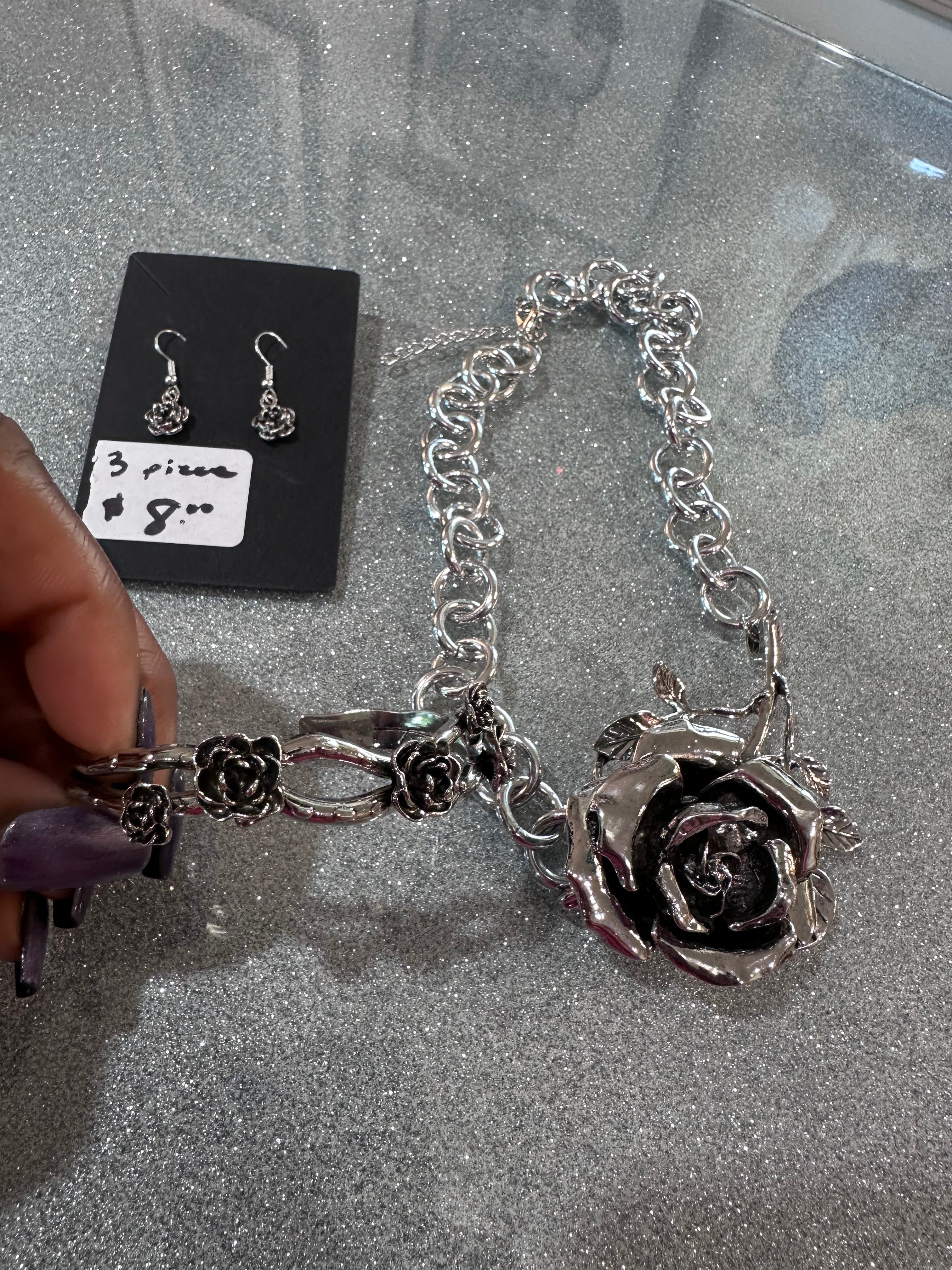 3 piece set for only $8 Brand New flower set